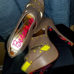 Betseyville Platform heels